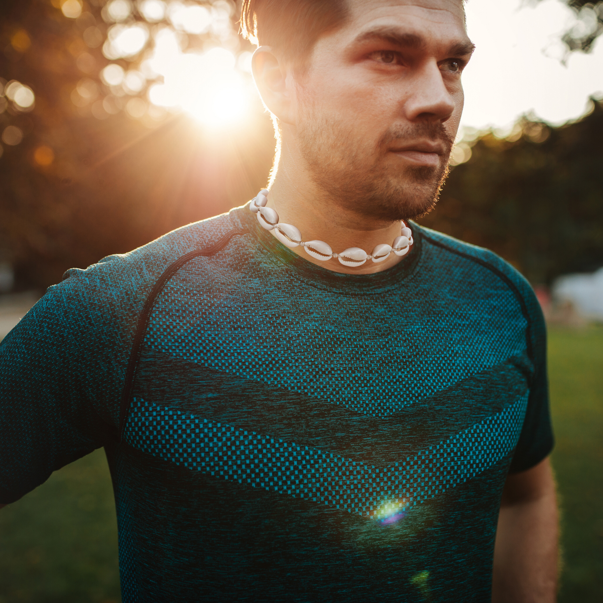 Can men wear cowrie necklaces?